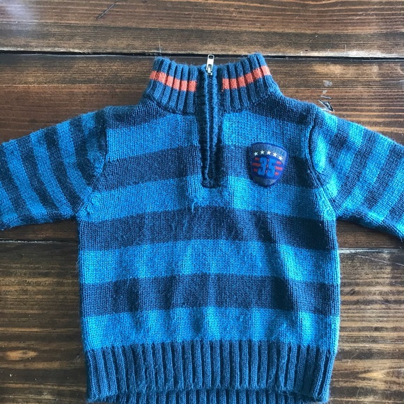 Child’s zip pull over - Picture 1 of 2